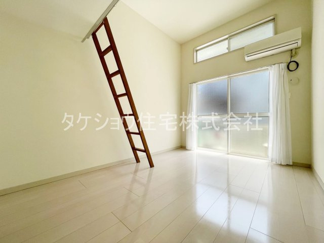 クィーンコート井尻の洋室|※102です。