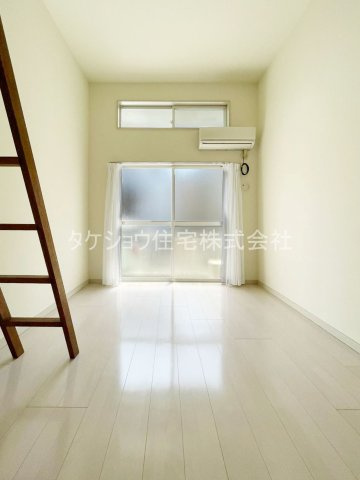 クィーンコート井尻の洋室|※102です。