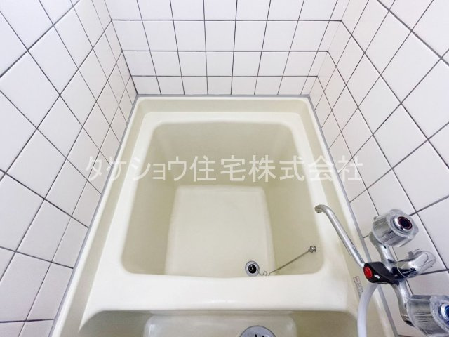 クィーンコート井尻の浴室|※102です。