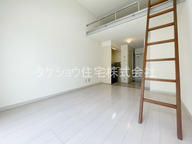 クィーンコート井尻の洋室|※102です。