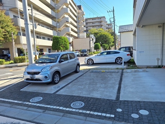 戸田市下戸田１丁目の賃貸マンションの駐車場