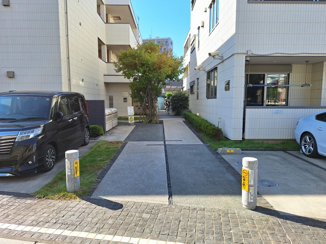 戸田市下戸田１丁目の賃貸マンションのエントランス