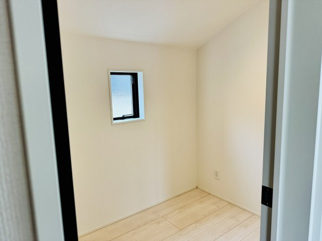 八王子市　石川町　新築一戸建て　７期の洋室|～2階納戸　収納はもちろん、ランドリールームや書斎など用途多彩です～