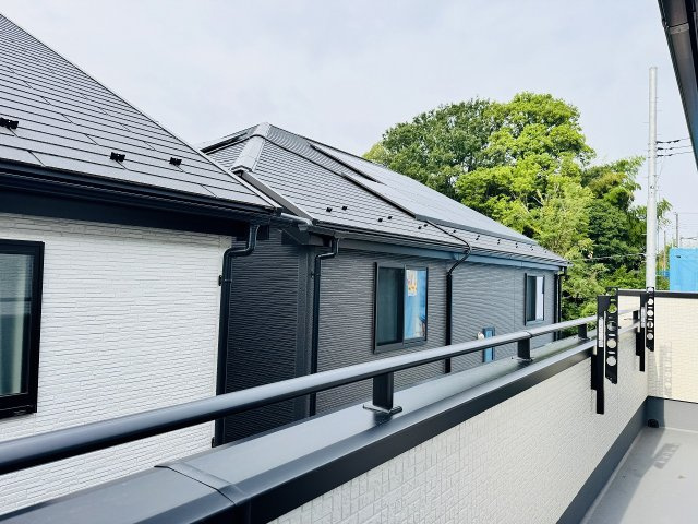 八王子市　石川町　新築一戸建て　７期のバルコニー|～2部屋から出入り可能なバルコニー～
