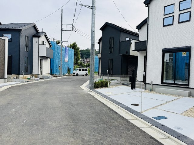 八王子市　石川町　新築一戸建て　７期の前面道路含む現地写真|～西側6ｍ道路に面しています～