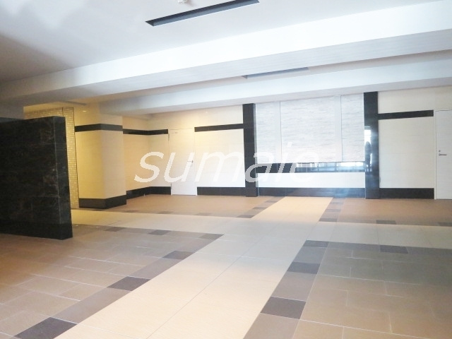 フュージョナル赤羽EASTのロビー|広いロビーですね♪