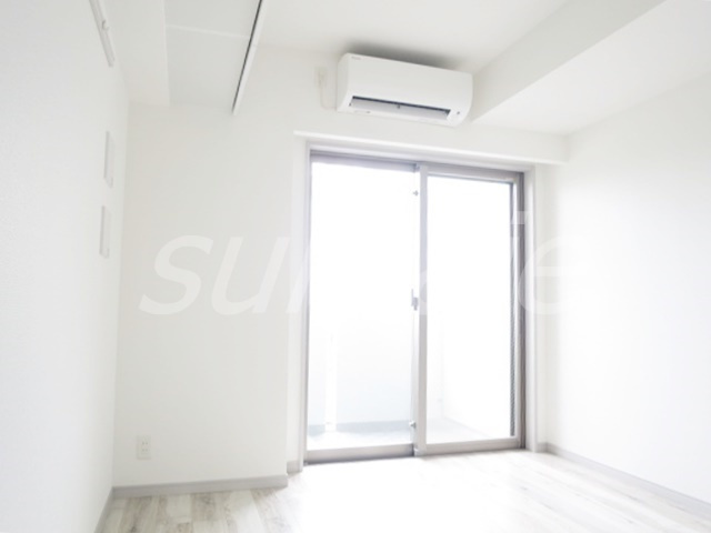 フュージョナル赤羽EASTの居間・リビング|6.7帖の居室です☆