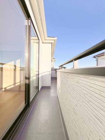 松戸市五香７丁目　新築分譲住宅　全３棟のバルコニー|南向きの陽当たり良好なバルコニー