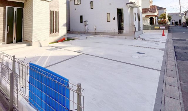 松戸市五香７丁目　新築分譲住宅　全３棟の駐車場|【駐車場】並列駐車２台可能！ゆとりの駐車スペース！