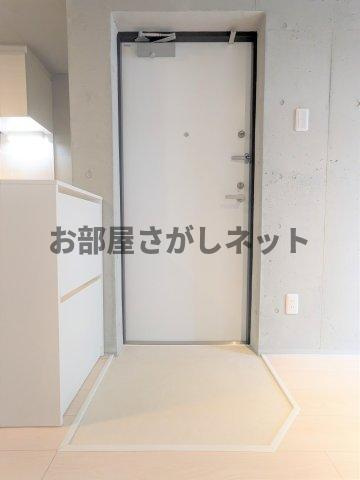 コルク本駒込の玄関