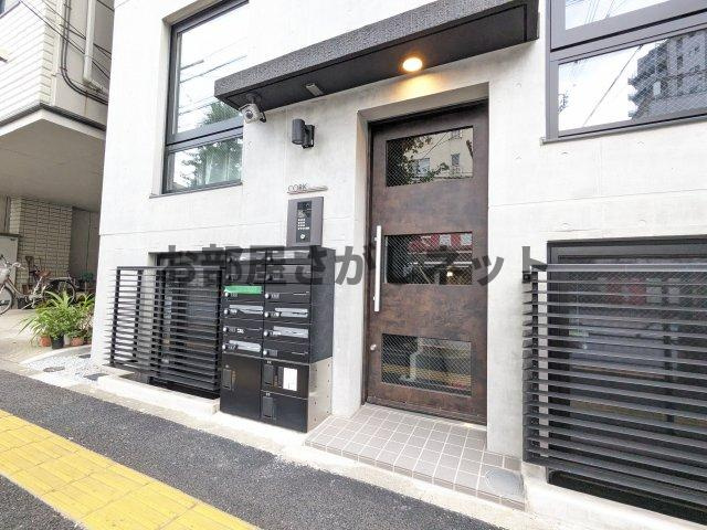 コルク本駒込のエントランス