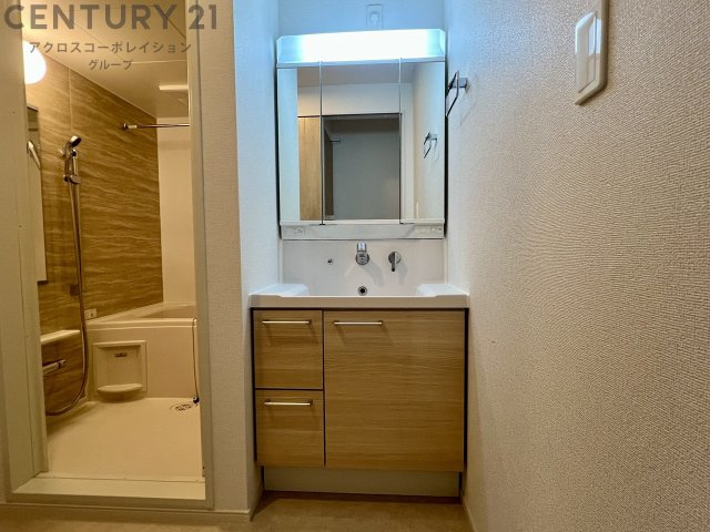 収納棚付き洗面台です☆