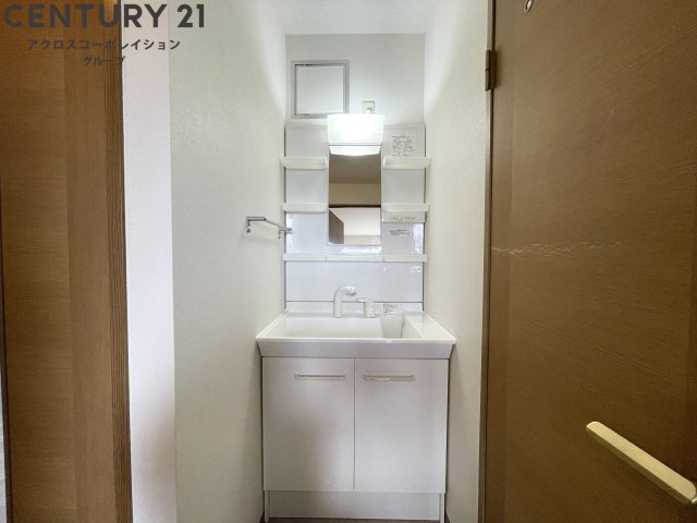 収納スペースもある洗面化粧台付き☆