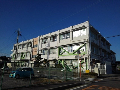 【周辺】 | クインス　Ａ | 岩出市立山崎小学校様まで900m