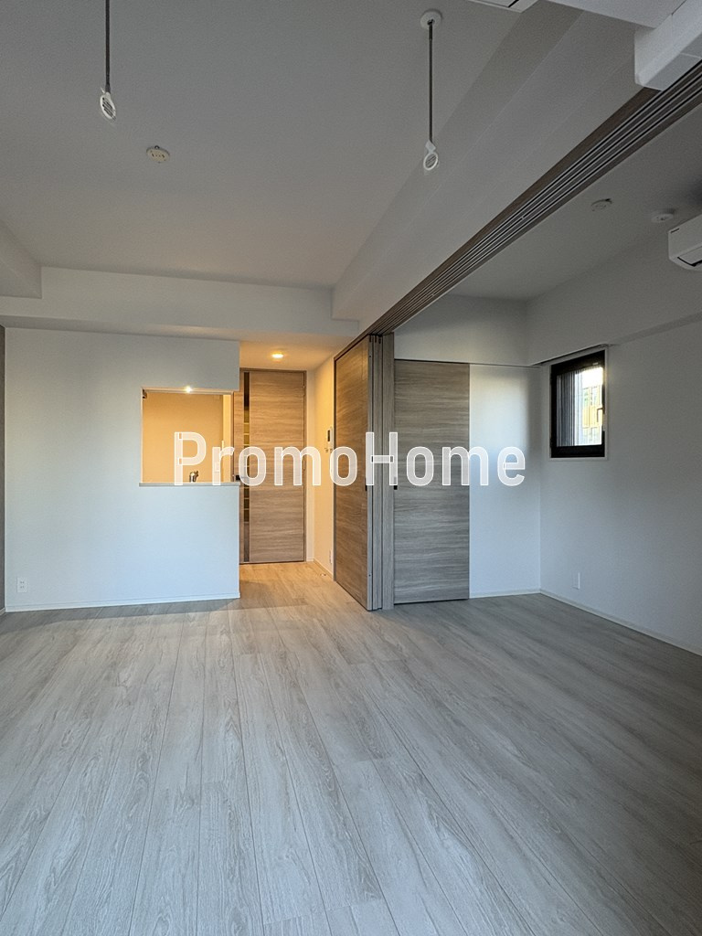 ラティエラ秋葉原の居間・リビング