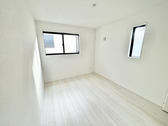 【仲介手数料無料／港区】グラファーレ名古屋市遠若町2期　全1棟　新築戸建①の洋室