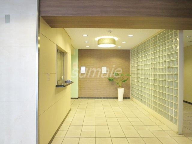 ライブ赤羽のロビー|きれいなエントランスです！