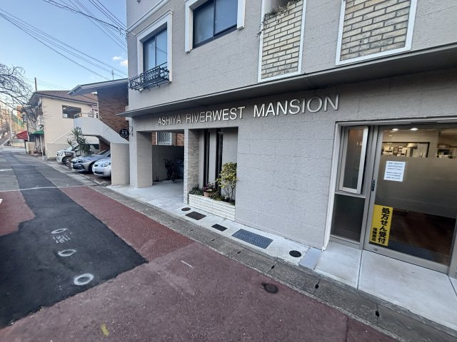 芦屋リバーウエストマンションの駐車場