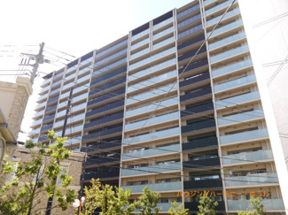 【外観】 | オートロックの入口には、管理員さんのお部屋があり防犯面も安心のマンション