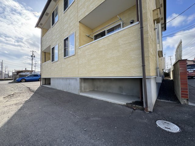 想定年間賃料　1,130.5万　想定利回り11.9％　鉄骨造のその他