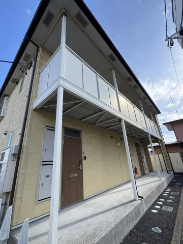 想定年間賃料　1,130.5万　想定利回り11.9％　鉄骨造の外観