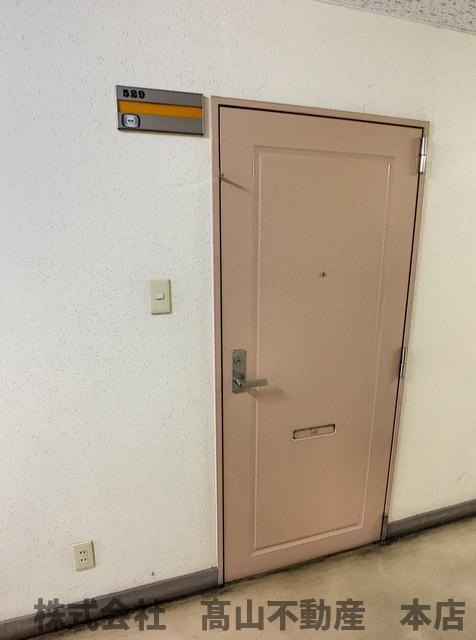 キャンパスシティ正門前Ⅲの玄関