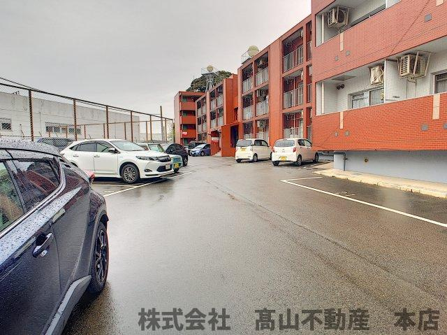 キャンパスシティ正門前Ⅲの駐車場