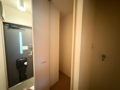 【玄関】 | コンフォート岡本台 | 玄関横のクローゼット