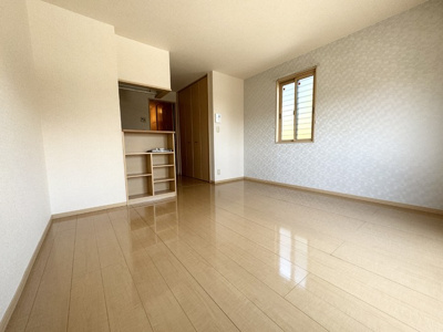 【居間・リビング】 | コンフォート岡本台 | LDK（別角度）