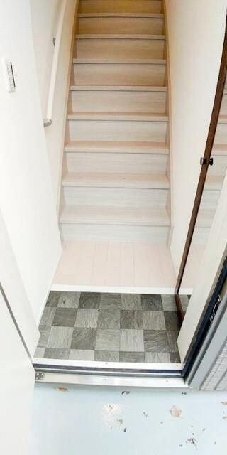 ジョリーメゾン高松の玄関