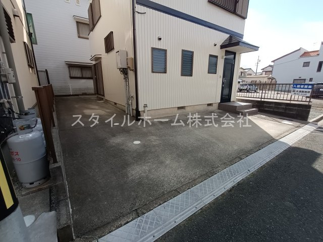 伝馬町貸家の駐車場