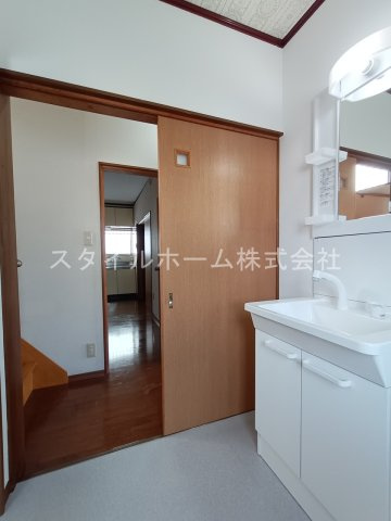 伝馬町貸家の洗面所