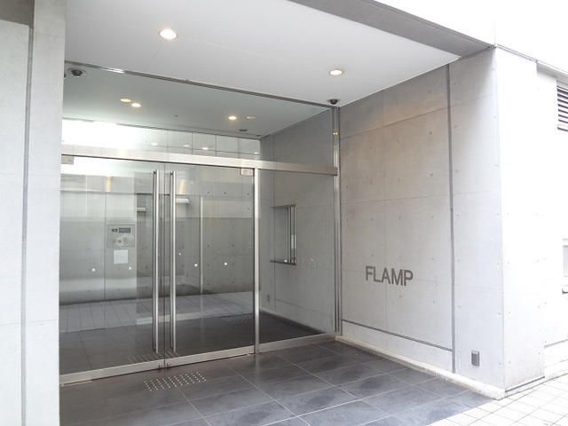 ＦＬＡＭＰのエントランス