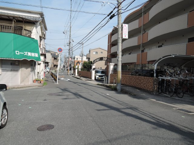 デルスールラローザの周辺