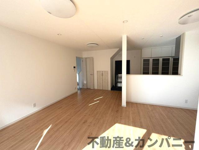 越智2丁目の新築建売住宅　松山市越智2丁目の新築戸建の居間・リビング|リビングです