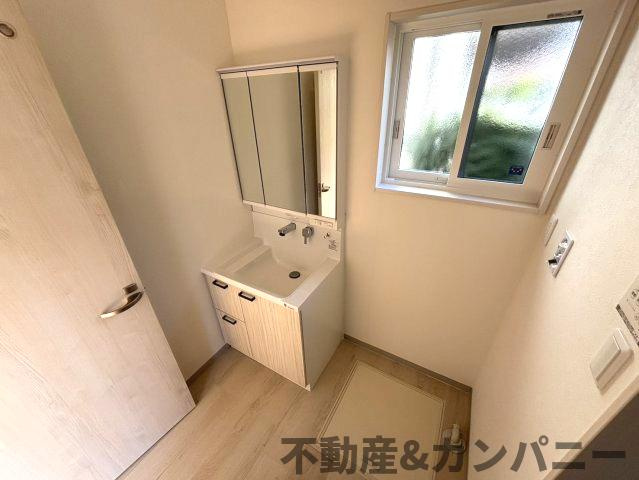 越智2丁目の新築建売住宅　松山市越智2丁目の新築戸建のランドリースペース