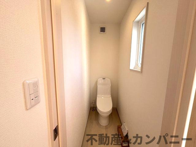 越智2丁目の新築建売住宅　松山市越智2丁目の新築戸建のトイレ|清潔感のあるトイレです