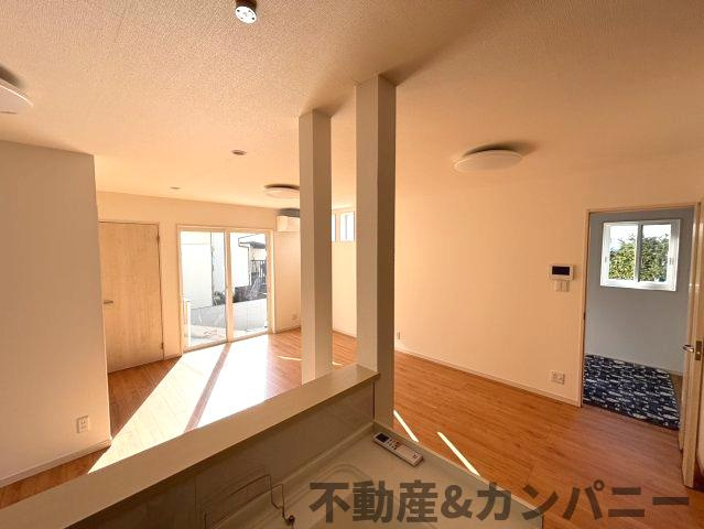 越智2丁目の新築建売住宅　松山市越智2丁目の新築戸建の居間・リビング|おしゃれなリビングです