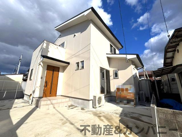 越智2丁目の新築建売住宅　松山市越智2丁目の新築戸建の外観|前面道路含む現地写真です