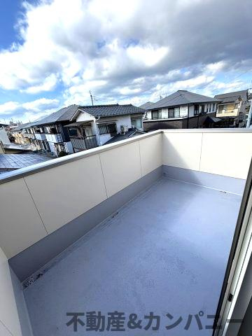 越智2丁目の新築建売住宅　松山市越智2丁目の新築戸建のバルコニー|暖かな日差しのふりそそぐバルコニー