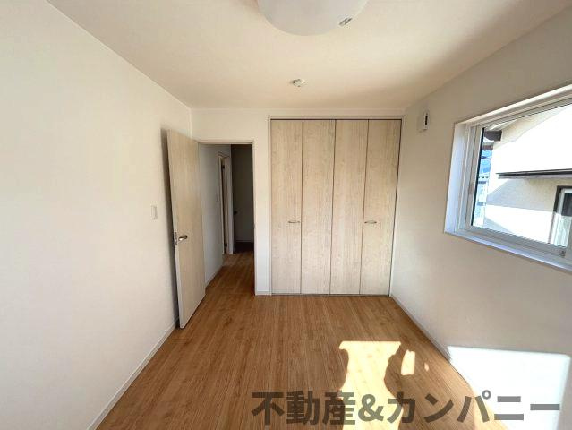 越智2丁目の新築建売住宅　松山市越智2丁目の新築戸建の洋室|個人の部屋や寝室として使える洋室です