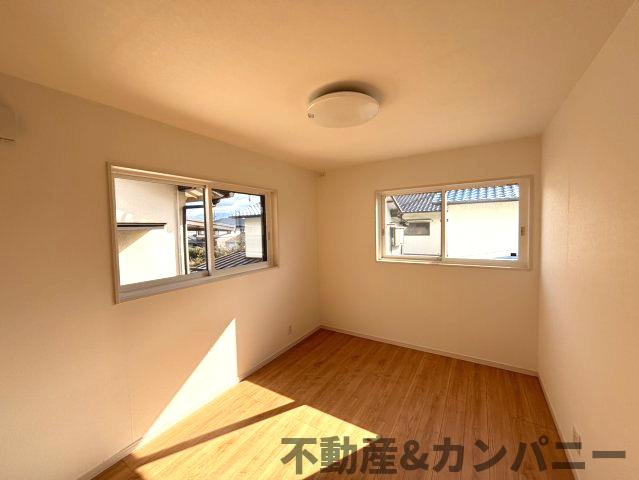 越智2丁目の新築建売住宅　松山市越智2丁目の新築戸建の洋室|きれいな洋室です