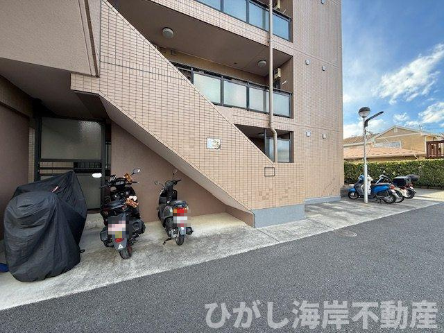 マイキャッスル湘南辻堂の駐車場|敷地内バイク置場