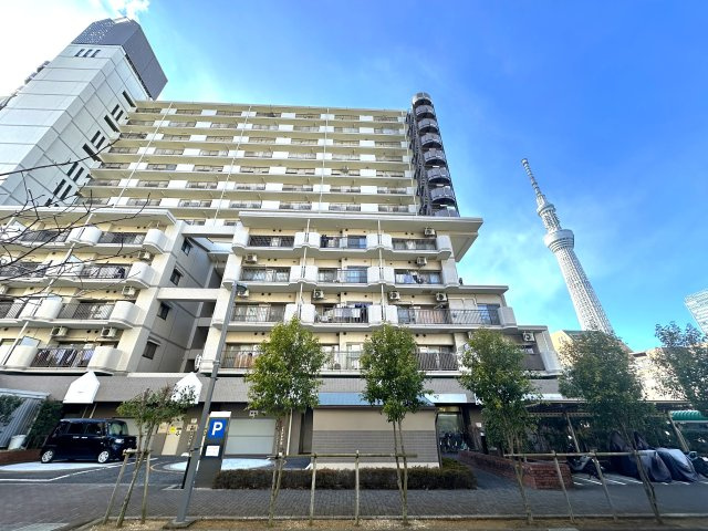 プリメール柳島の外観|ショッピング、飲食、エンターテインメントが揃う東京ソラマチが徒歩圏内。日常のお買い物から休日のお出かけまで気軽に楽しめます。