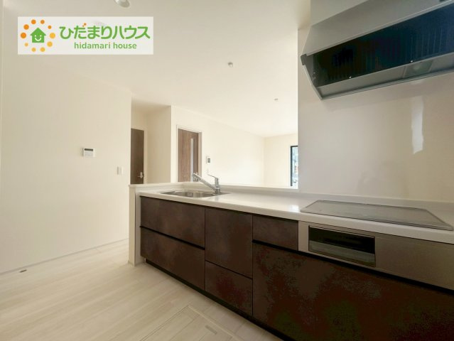 安積笹川第13　新築戸建　2号棟のキッチン|料理をしながらでも、ご家族との会話を楽しめる対面式キッチン