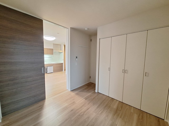 （シニア限定）ギリス深沢の内装|便利な室内物干しフック付き電動シャッター