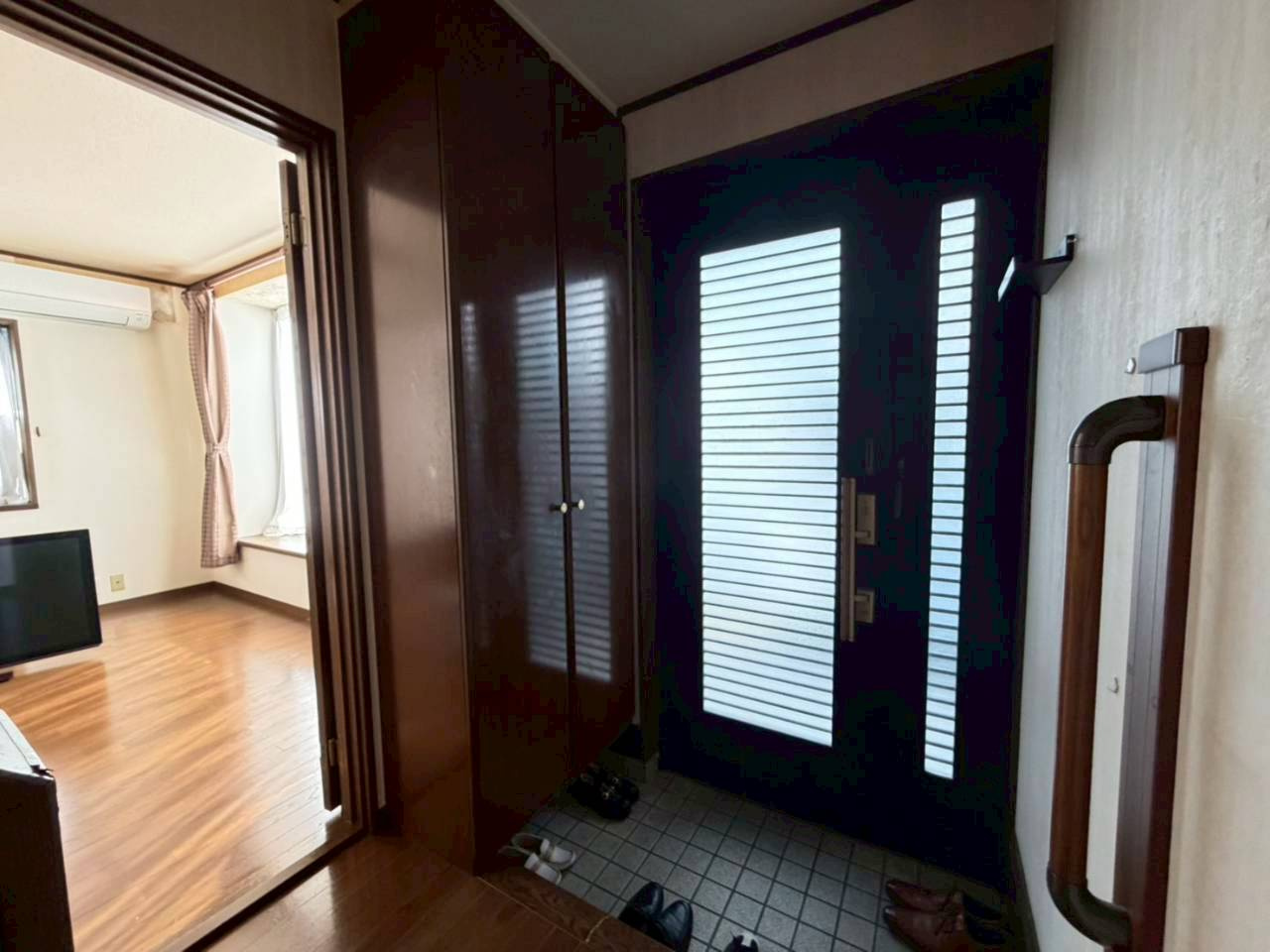 中央区渡瀬町　中古戸建の玄関