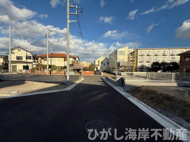 茅ヶ崎市菱沼3丁目　売地　全10区画の前面道路含む現地写真|現地外観