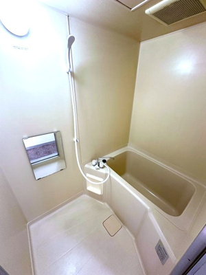 【浴室】 | 梶ヶ谷アネックス | 清潔感のある浴室です♪ゆったりお風呂に浸かって一日の疲れもすっきりリフレッシュできますね☆