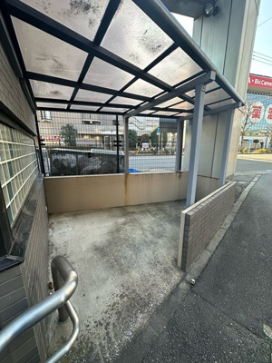 【その他共用部分】 | 梶ヶ谷アネックス | 屋根付きの駐輪場があるので雨が降っても安心です☆自転車はちょっとした移動手段に便利ですよね！